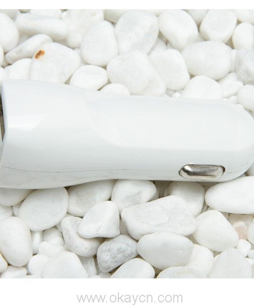 2-port-car-charger-03