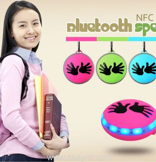 bluetooth-speaker-with-hook-01