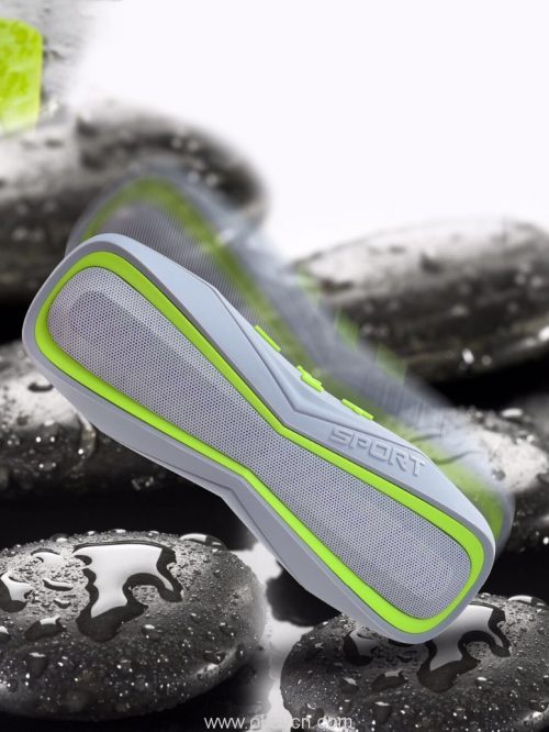 bluetooth-waterproof-speaker-02
