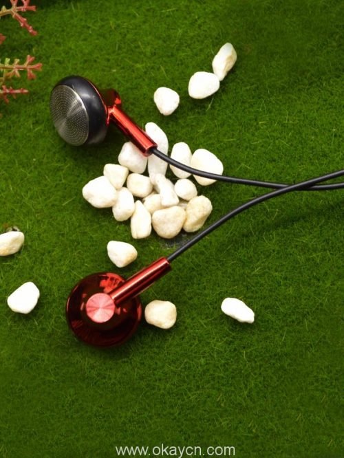 good-bass-earphones-01