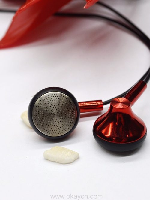 good-bass-earphones-02