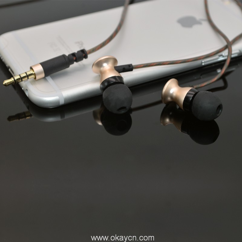 metal earphone with tangle free wire
