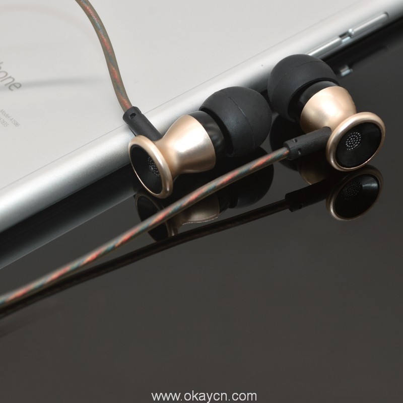 metal earphone with tangle free wire