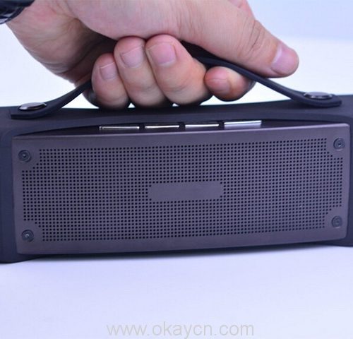 waterproof-sports-high-power-speaker-04